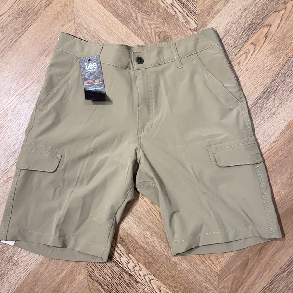 Men’s Lee’s Tri-Flex Adjustable Moisture Wicking shorts Size 32 in Khaki